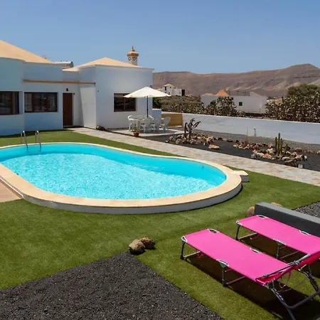 Βίλα Holidayvilla Volcan - Bbq , Pool , Garden, Rural By Holidays *